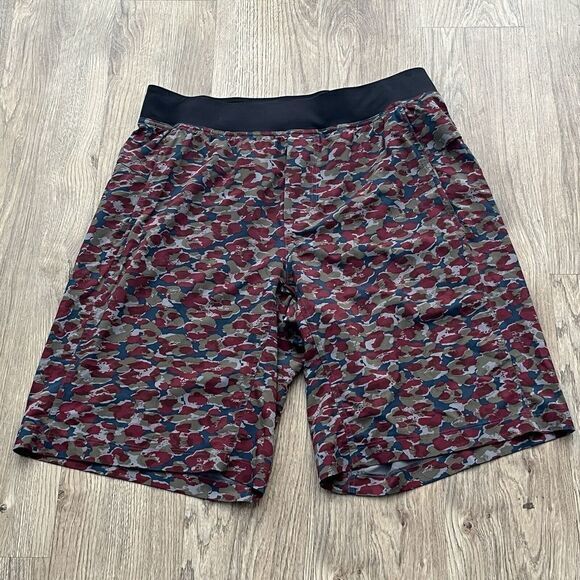 Lululemon Mens Assert‎ Shorts Size L Red Leopard Print Cross-training Activewear - Picture 1 of 10